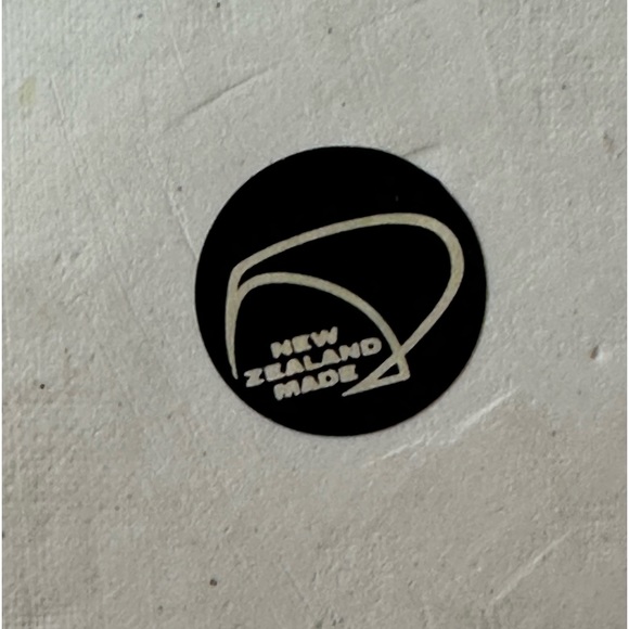 New Zealand Hand Made Floral Pottery Square Dish Signed 6 1/4 inches - Picture 3 of 4